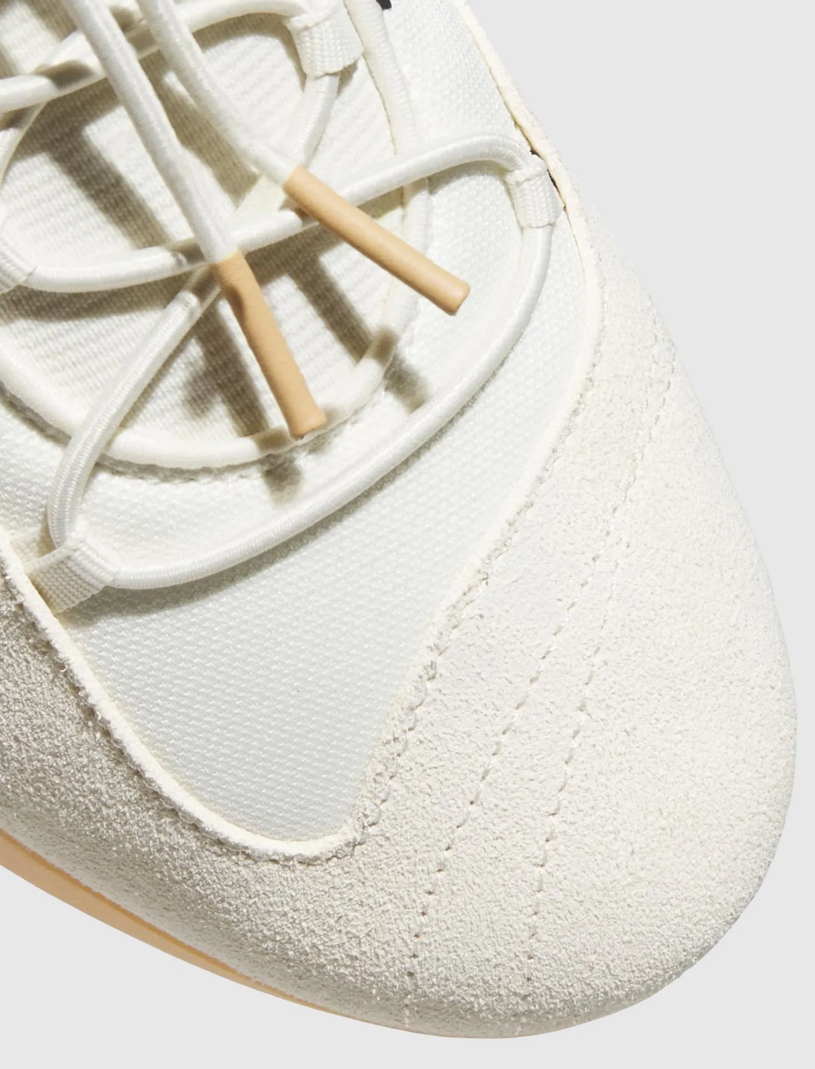 BAD BUNNY BALLERINA "WHITE"