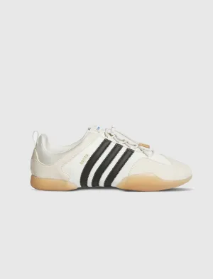 BAD BUNNY BALLERINA "WHITE"