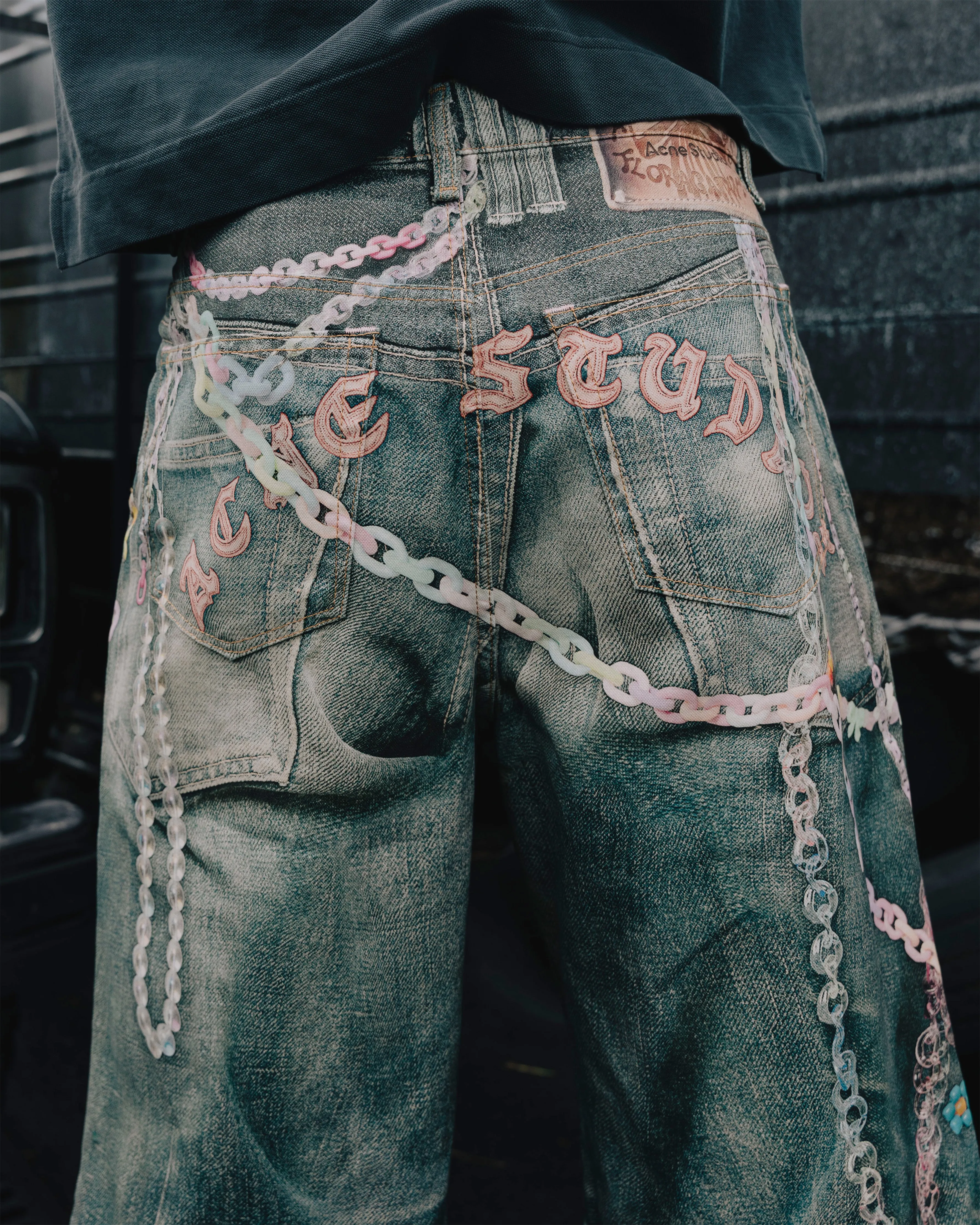 PRINTED DENIM SHORT