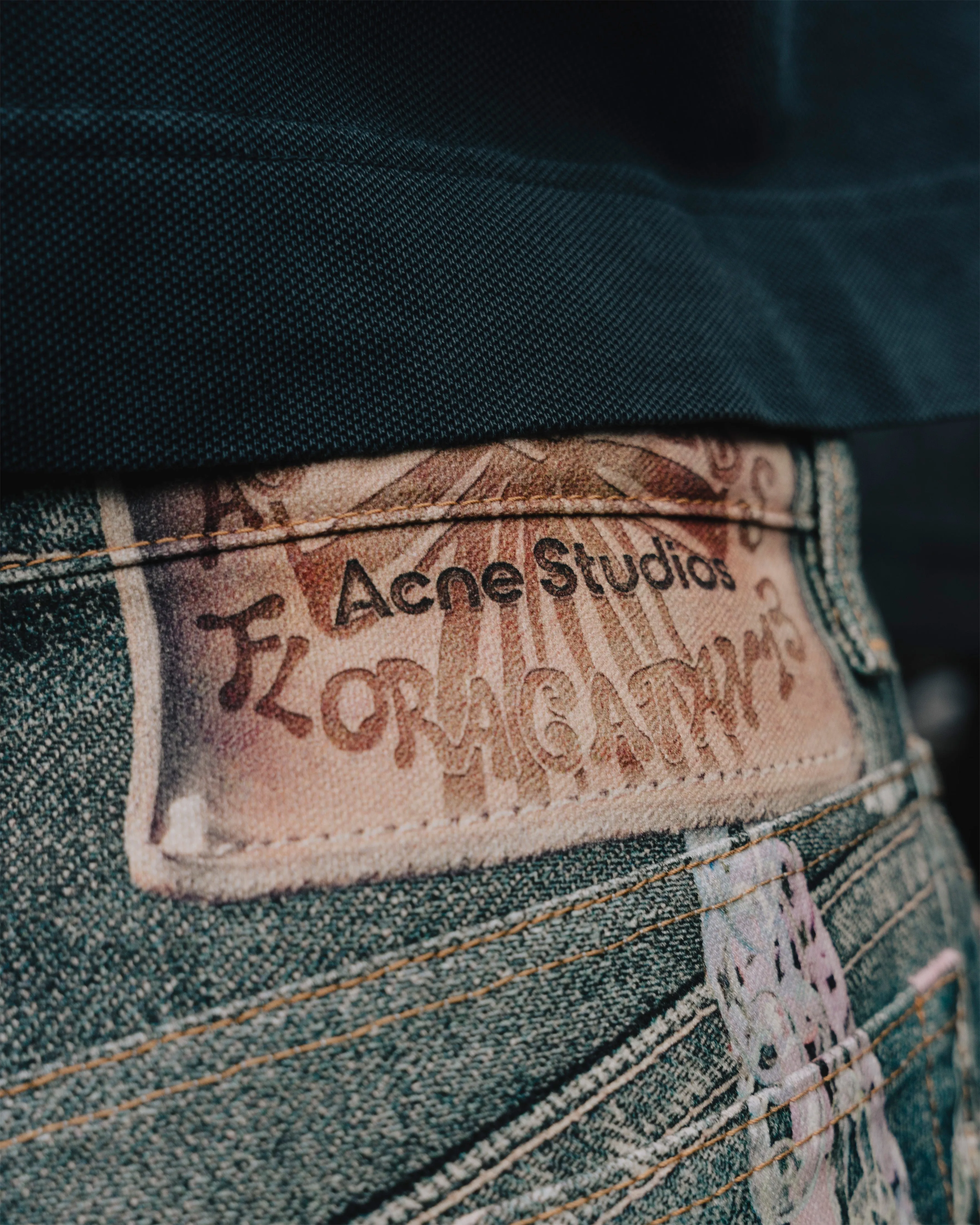 PRINTED DENIM SHORT